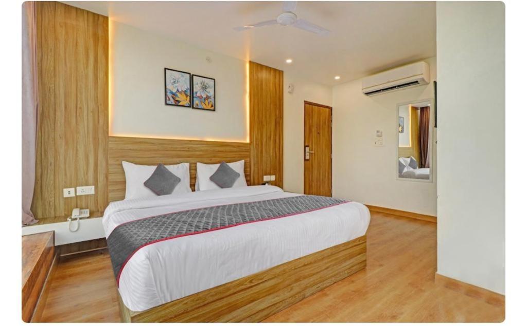 Hotel Sr Grand Gorakhpur Luaran gambar