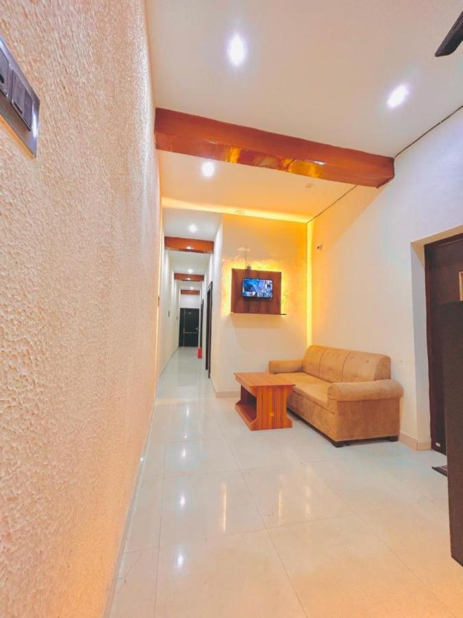 Hotel Sr Grand Gorakhpur Luaran gambar